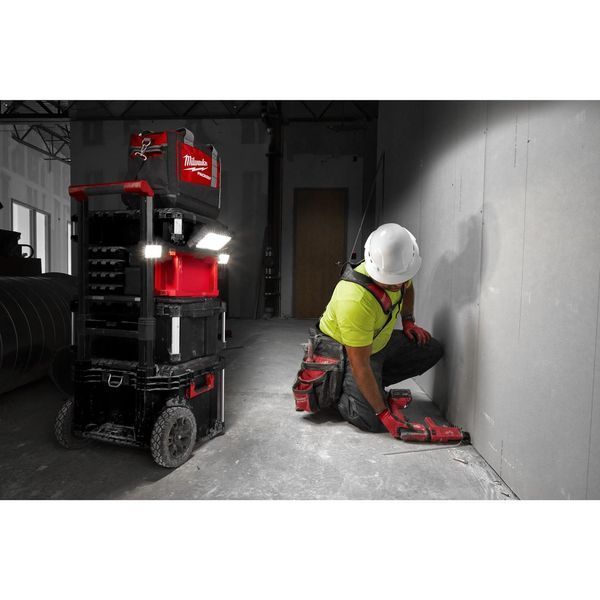 Зарядний пристрій/ліхтар MILWAUKEE M18 POALC-0 4933478120 фото