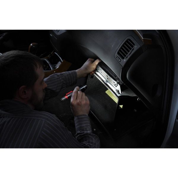 Компактный фонарь на батарейках ААА Milwaukee IPL-LED 4933459440 фото